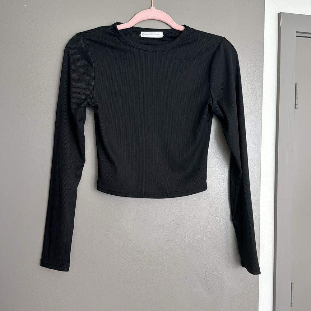 NWOT Black Cropped Fitted Workout Top, S